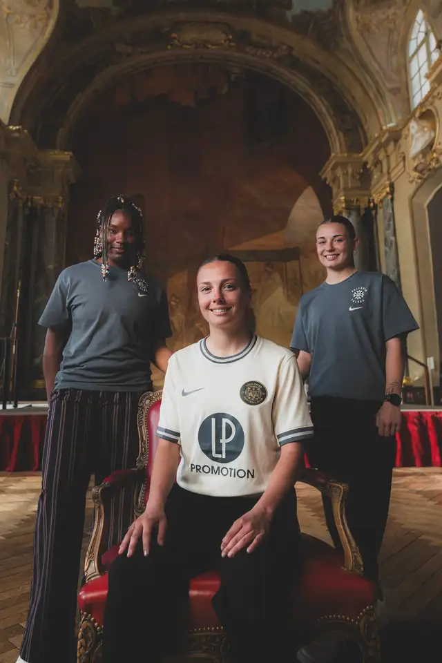 Joueuses du Téfécé et du Stade Toulousain portant la collection Capitolium