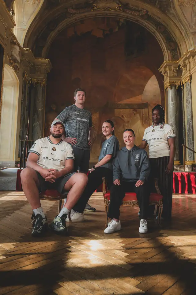 Joueurs et joueuses du Téfécé et du Stade Toulousain portant la collection Capitolium